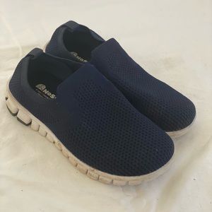 Super comfy spring/summer shoes, good for water too